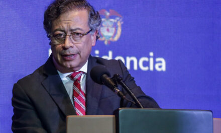 Petro rechaza embargo de cuentas del Gobierno tras demanda de EPM