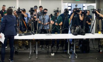 La batalla de las narrativas: cómo los medios y los políticos moldean la opinión pública