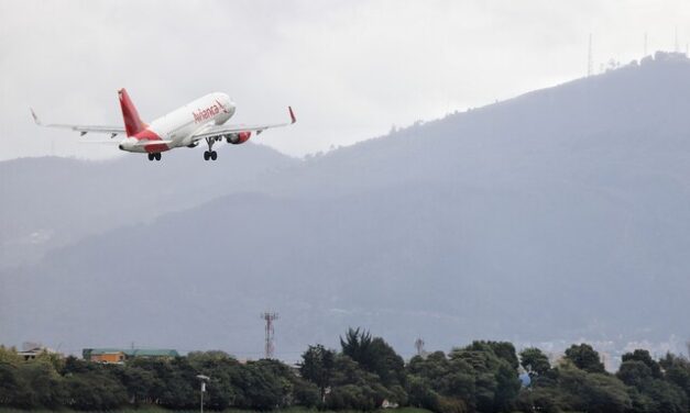 Viajes de colombianos a EE. UU. caen un 33% en marzo de 2025