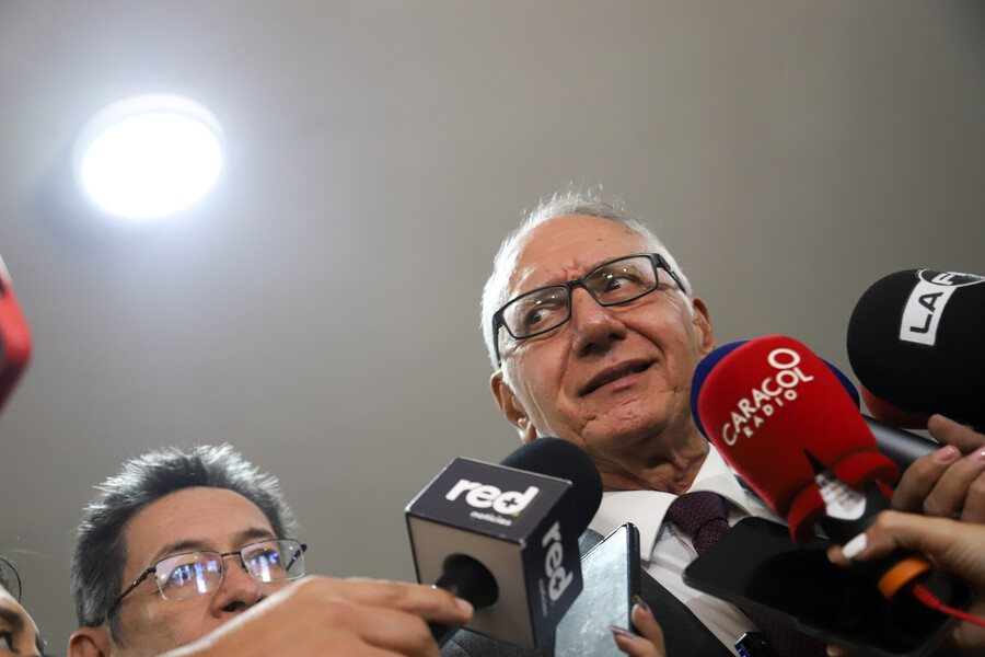 Escándalo por audios de esposa del Ministro de Salud, Guillermo Jaramillo