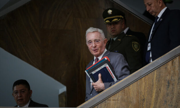 Testigo clave guarda silencio en juicio contra Uribe Vélez