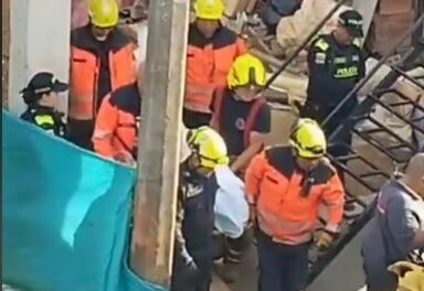 Mueren dos obreros en deslizamiento en obra de Medellín