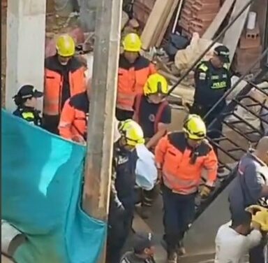 Mueren dos obreros en deslizamiento en obra de Medellín