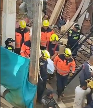 Mueren dos obreros en deslizamiento en obra de Medellín