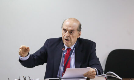Álvaro Leyva lanza fuertes críticas contra Armando Benedetti y Laura Sarabia: «¿Ya se rehabilitó el Ministro del Interior?»