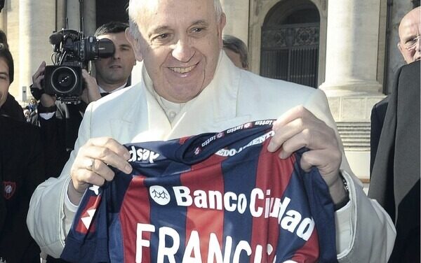 Papa Francisco fallece a los 88 años: su legado futbolero queda en la historia