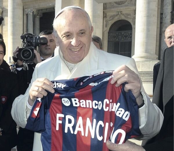 Papa Francisco fallece a los 88 años: su legado futbolero queda en la historia