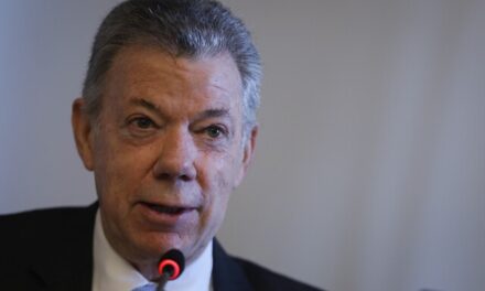 Juan Manuel Santos tilda de “fracaso total” la política de paz del presidente Petro