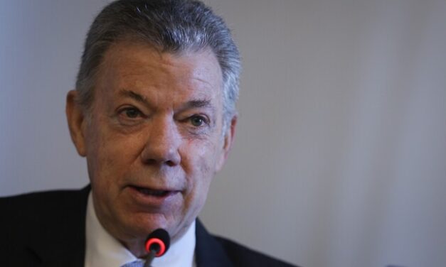 Juan Manuel Santos tilda de “fracaso total” la política de paz del presidente Petro