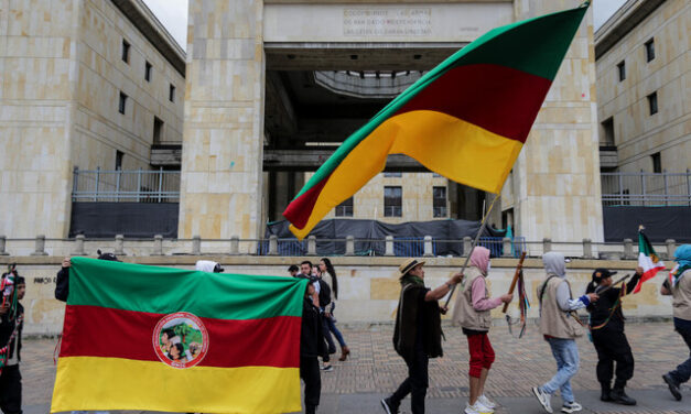 Indígenas protestan en la Plaza de Bolívar por sus derechos