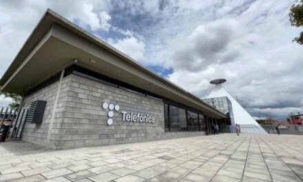 El 96% de los clientes de Movistar ya navega con fibra óptica en Colombia