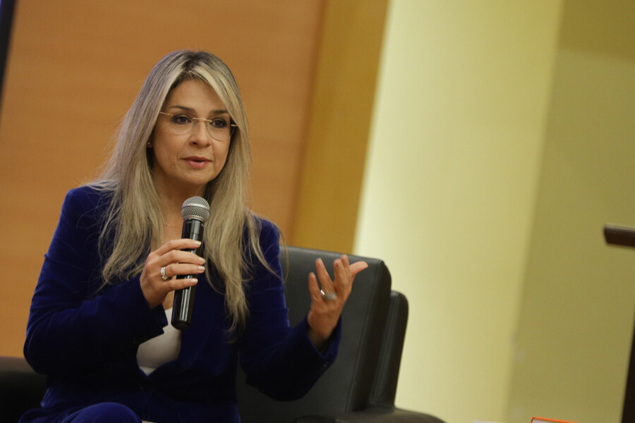 Vicky Dávila señala a críticos como “mandados de Petro” y genera controversia por su postura frente al gobierno