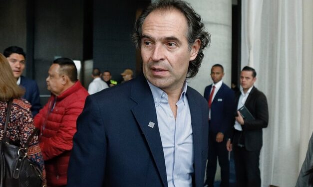 Ordenan arresto domiciliario contra Federico Gutiérrez y su secretaria de Educación por desacato judicial