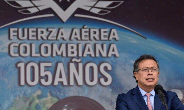 China propone a Colombia aviones de combate J-10CE