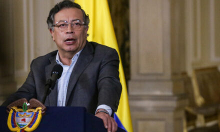 Petro aceptó el error y volvió a radicar la Consulta Popular en el Senado