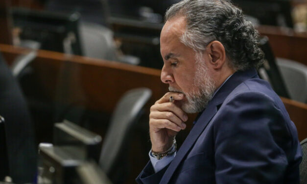 Las funciones presidenciales de Benedetti ante ausencia de Petro