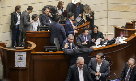 Nuevo enfrentamiento en el Senado por hundimiento de la consulta