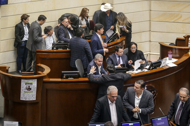 Nuevo enfrentamiento en el Senado por hundimiento de la consulta