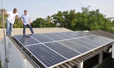 Gobierno implementa sistema híbrido solar en el Pacífico