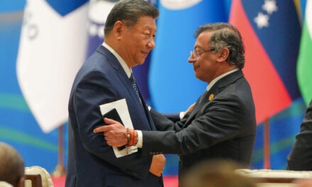 Petro lanza dardos contra Trump y plantea cooperación con China