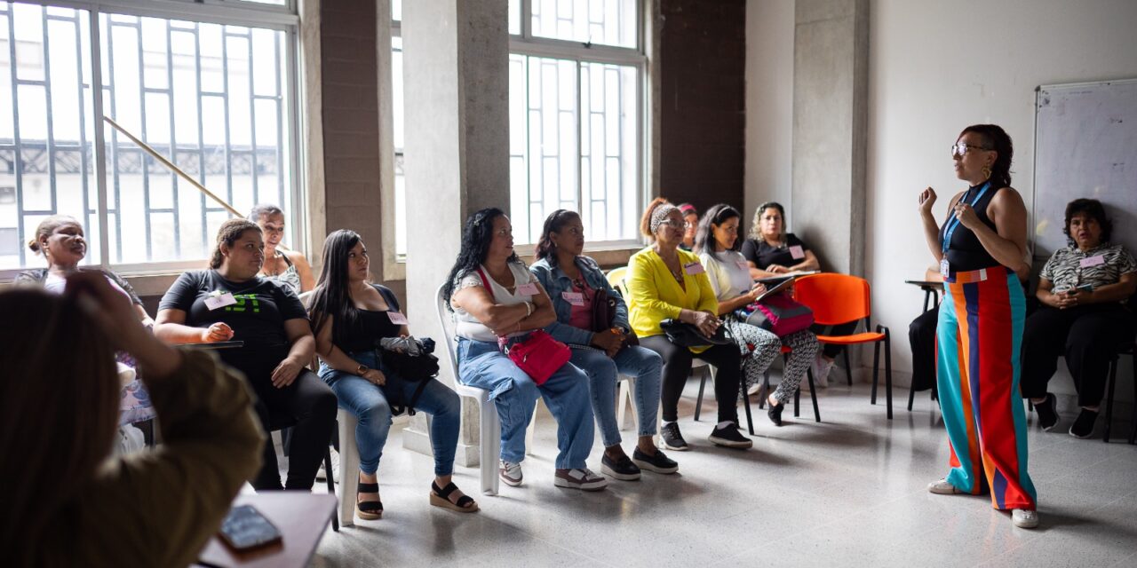 Más de 600 mujeres en Medellín ya hacen parte de “Decididas”, la estrategia para transformar su futuro con autonomía económica