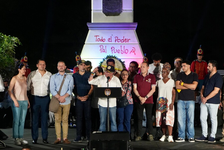 Petro propone dialogo con jóvenes de bandas criminales en Barranquilla