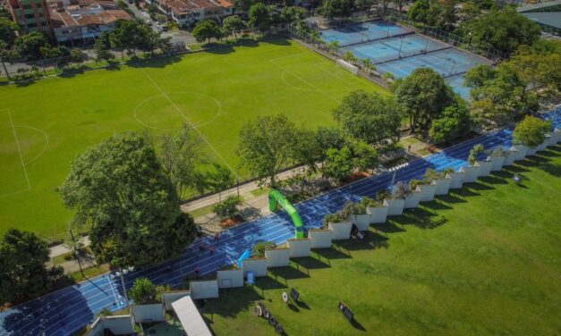 Medellín estrena pista de atletismo tras años de abandono