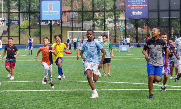 Las Estancias celebra la renovación de su cancha en la comuna 8
