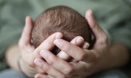 Engañó a una madre para raptar a su bebé de 10 meses
