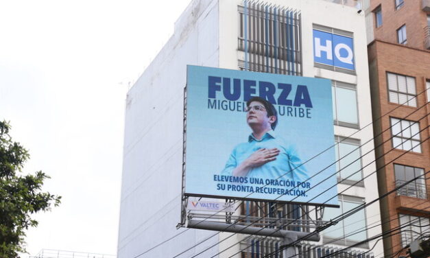Medellín se suma a la marcha del silencio en honor a Miguel Uribe