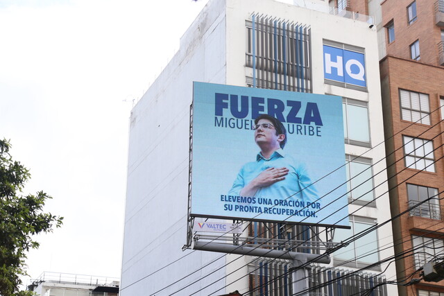 Medellín se suma a la marcha del silencio en honor a Miguel Uribe