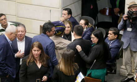 Senadores abandonan debate de reforma laboral por emergencia de Miguel Uribe