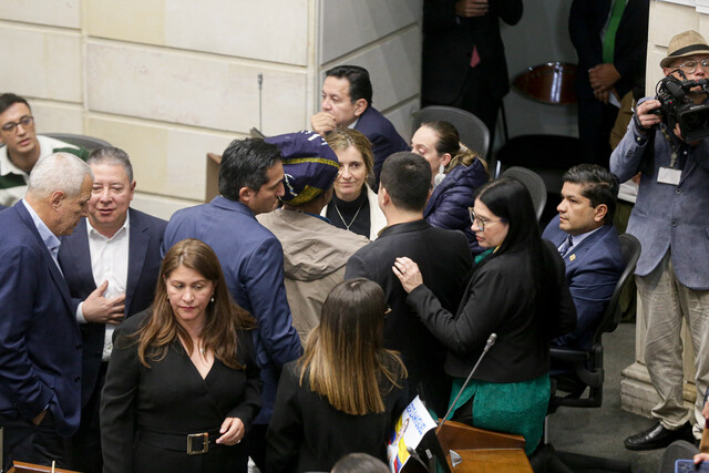 Senadores abandonan debate de reforma laboral por emergencia de Miguel Uribe