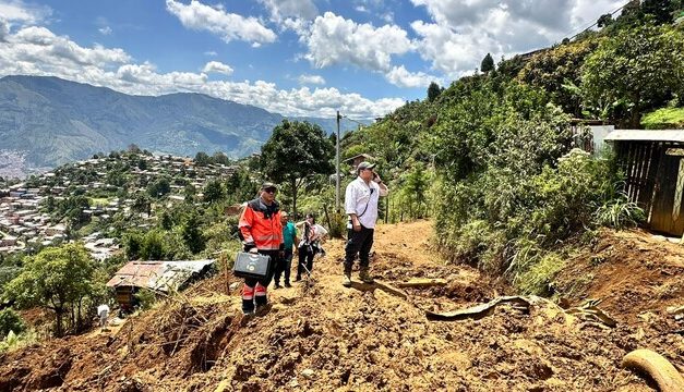 A 12 ascienden las víctimas por deslizamientos en Bello y Medellín
