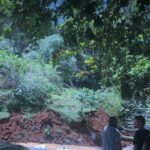 Deslizamiento de tierra taponó una vía en el barrio 12 de Octubre
