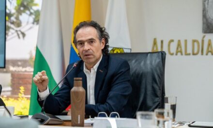 Tribunal admite demanda del alcalde de Medellín contra el Gobierno por colapso en la salud