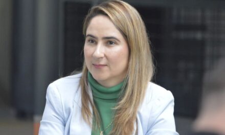 Inhabilitan por 8 años a exsecretaria de Educación del gobierno de Daniel Quintero