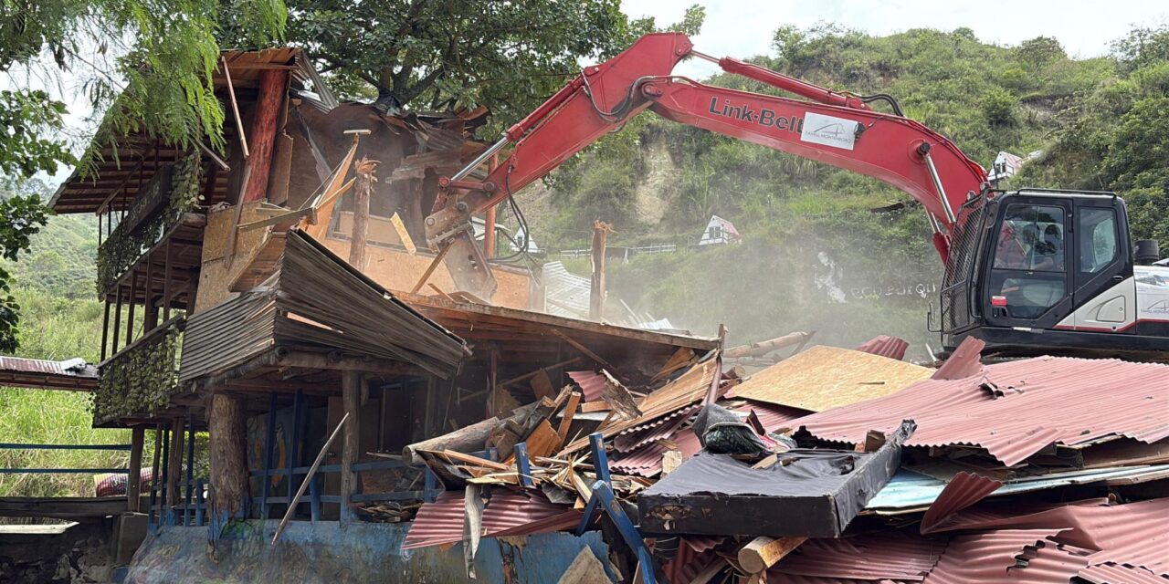 Recuperan espacios naturales tras demolición de balneario en Medellín