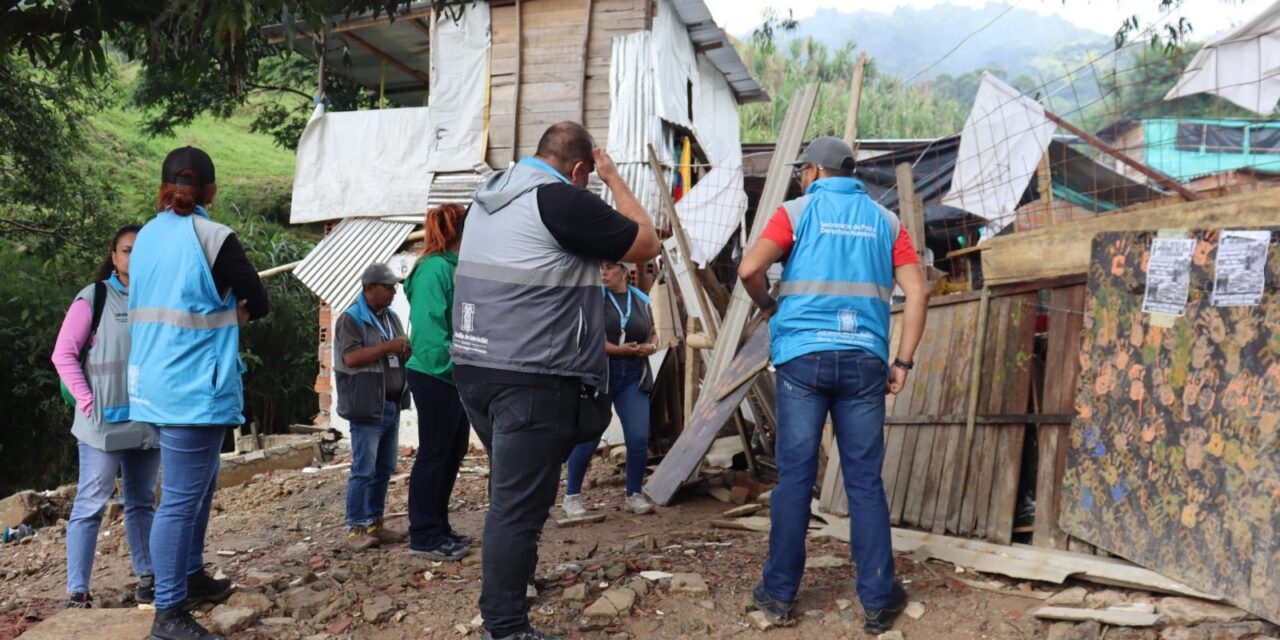 Medellín avanza en evacuación preventiva en Altavista para proteger a las familias en riesgo