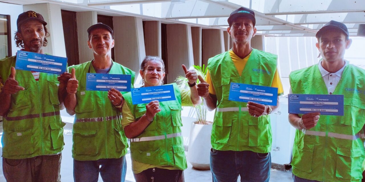 Recicladores en Medellín recibieron apoyo para mejoramiento de viviendas