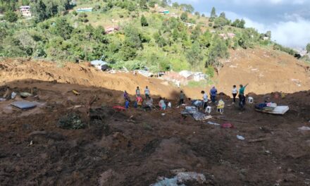 Altos de Oriente amaneció entre escombros tras deslizamiento por lluvias