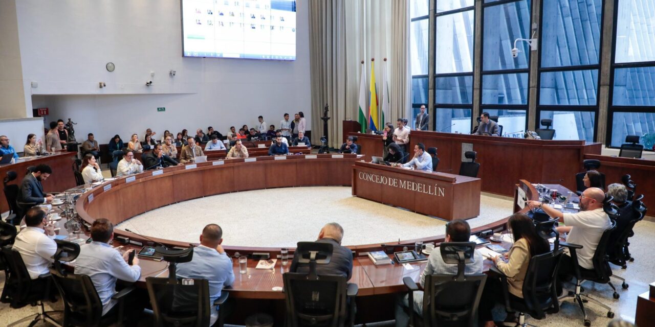 Concejo de Medellín suspende sesiones en respaldo a Miguel Uribe