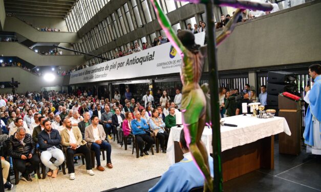 Eucaristía en la Gobernación de Antioquia por la pronta recuperación de Miguel Uribe Turbay