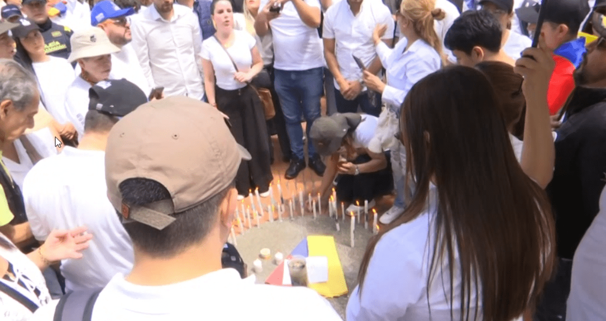 Cadena de oración en Medellín por Miguel Uribe