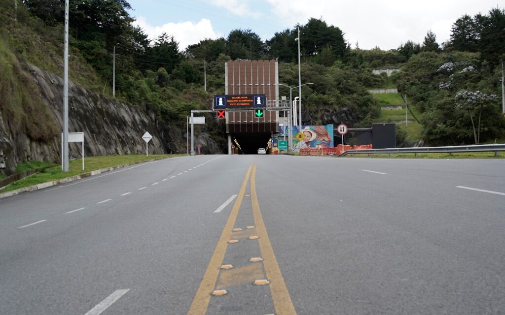 Túnel de Oriente amplía operación unidireccional Rionegro–Medellín hasta las 9:00 p.m. los domingos y festivos