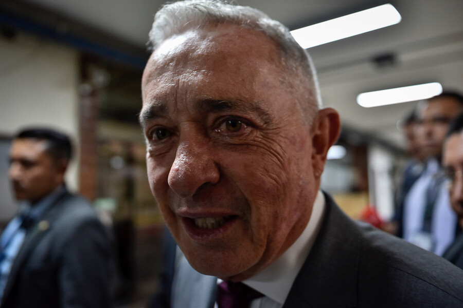 Álvaro Uribe niega soborno a testigos y pide absolución