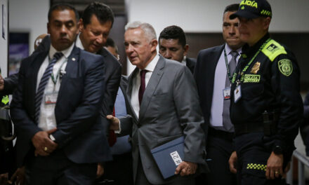 La ‘prueba reina’ es el poder: Uribe llegaría al fallo blindado