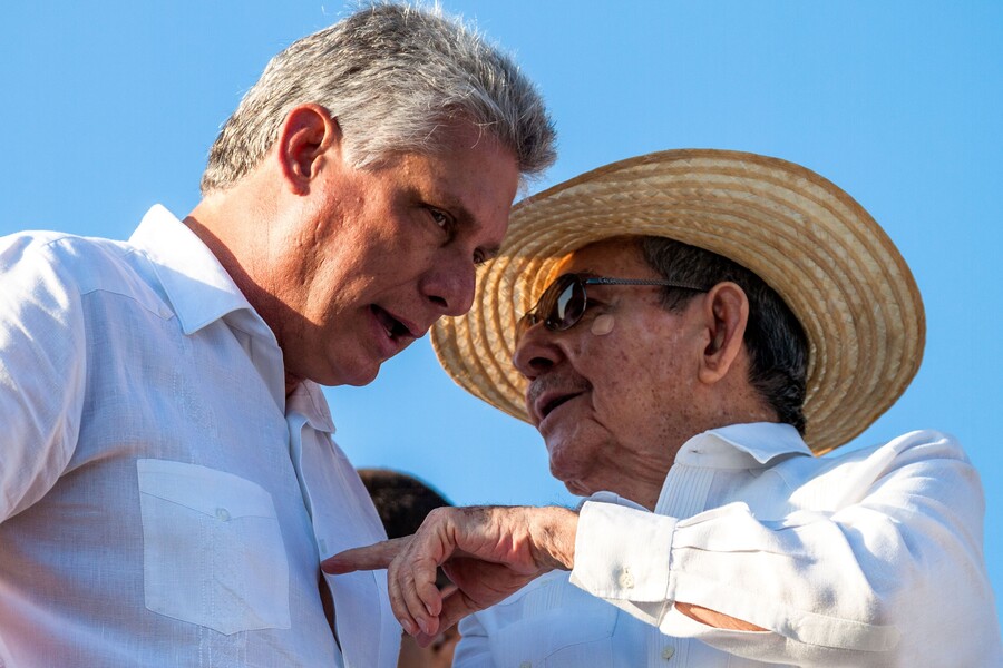 Parlamento cubano elimina límite de edad para ser Presidente