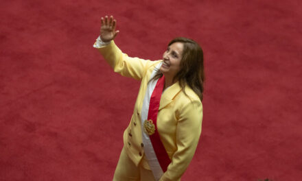 Investigan presidenta de Perú por financiación ilegal de campaña