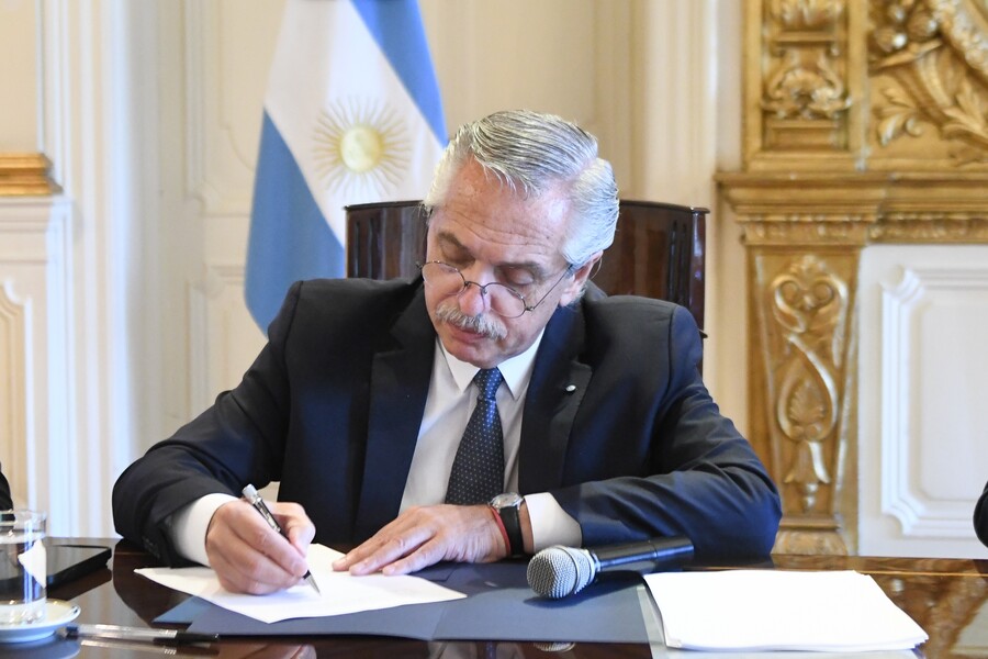 Justicia de Argentina procesa a expresidente Alberto Fernández
